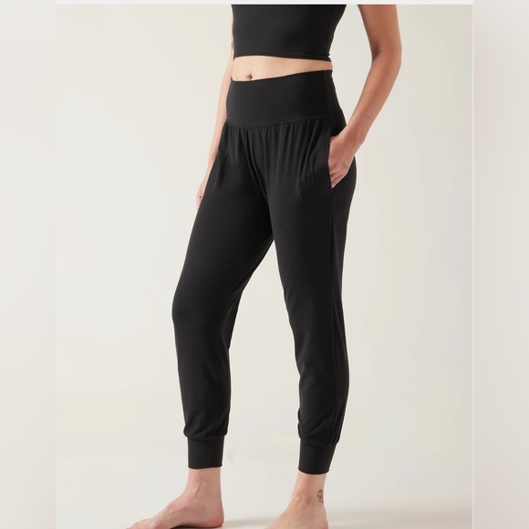 Athleta Pants - Athleta Black Salutation Yoga Joggers In Buttery Soft Powervita Fabric Size SP